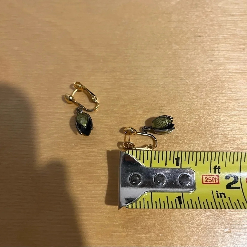 Vintage signed Celebrity Dainty Dangle Earrings - Picture 7 of 7